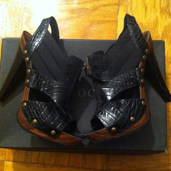 Jessica Simpson Platform Heels 👠