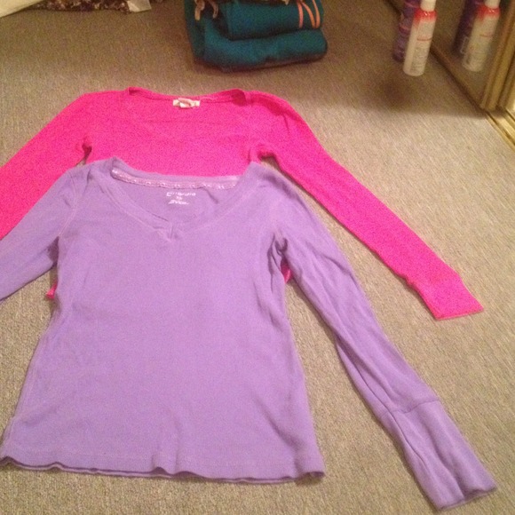 Bundle of 2 long sleeve shirts!💜💗