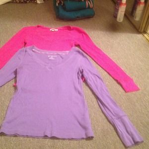 Bundle of 2 long sleeve shirts!💜💗