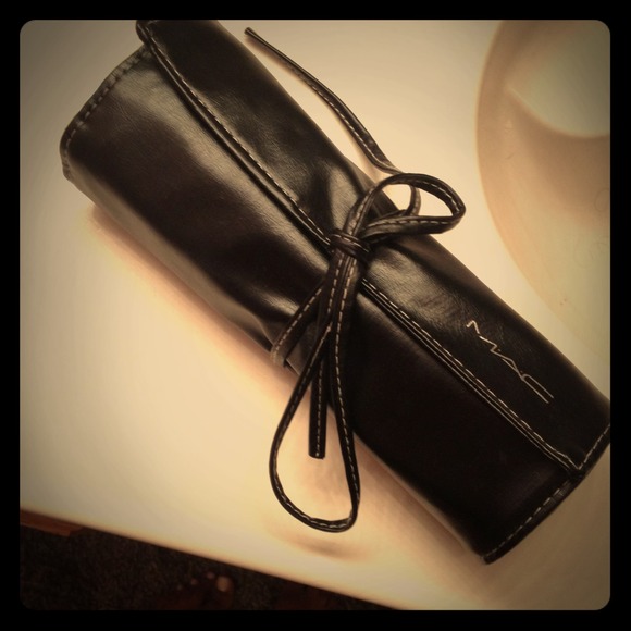 MAC makeup brush roll/case