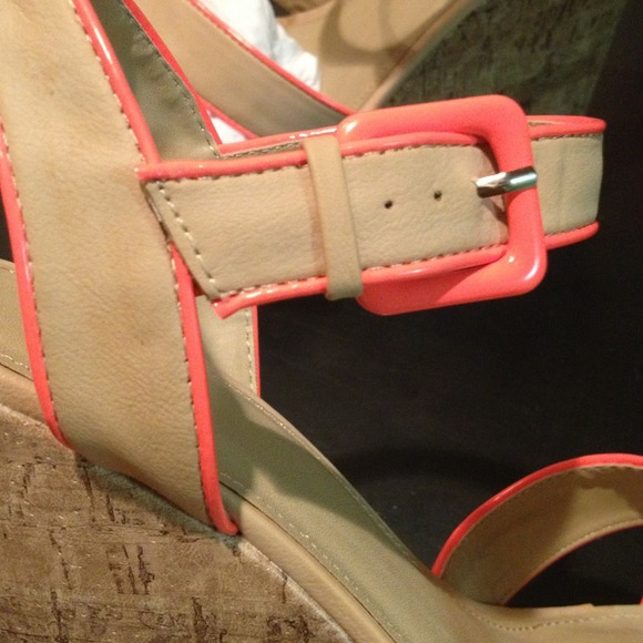 BUNDLED NEW! Nude w/ bright orange trim - Picture 2 of 4