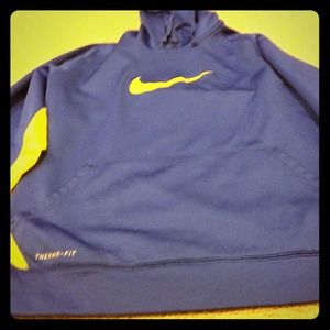 HOLD: Mens Therma Fit hoodie.