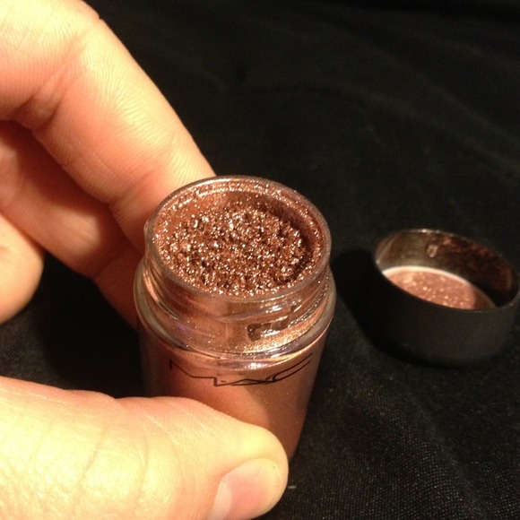 ⚡SOLD!!!⚡MAC Eyeshadow Pigment in TAN - Picture 3 of 3