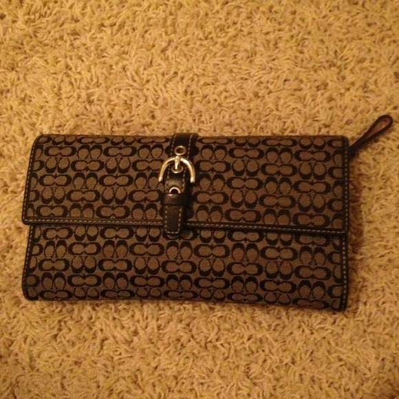 Reduced!! Coach wallet!! Make me an offer!!!