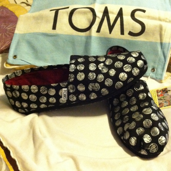 ✨NEW✨ TOMS- Wmns Hand Drawn Dots- Metallic 7.5