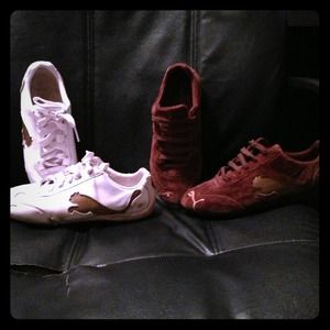 2 pairs of PUMA sneakers