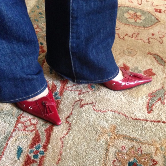 AK Anne Klein iFlex pointy heels