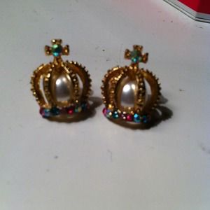 Crown studs