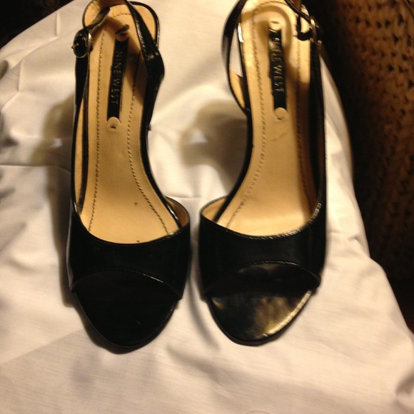 Black high heel (Nine West) (Hold)