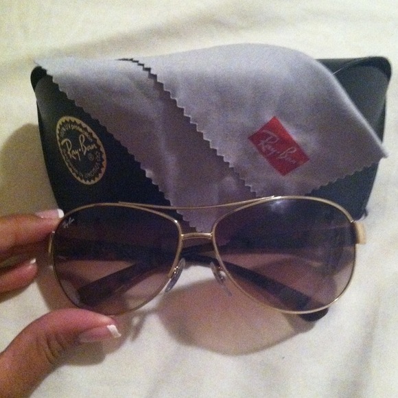 ✋✋✋❌SOLD❌ Ray-Ban Gold and brown aviators