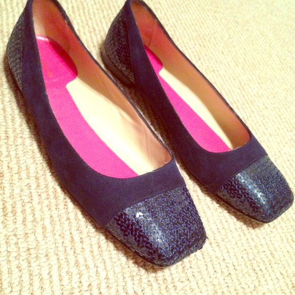 ⭐REDUCED⭐Navy blue flats