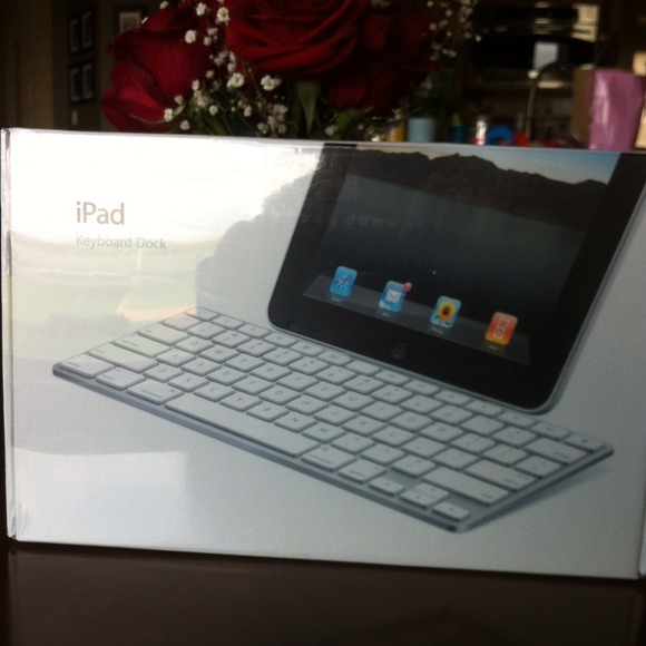 NWT iPad keyboard dock
