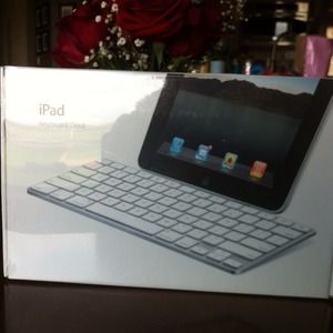NWT iPad keyboard dock