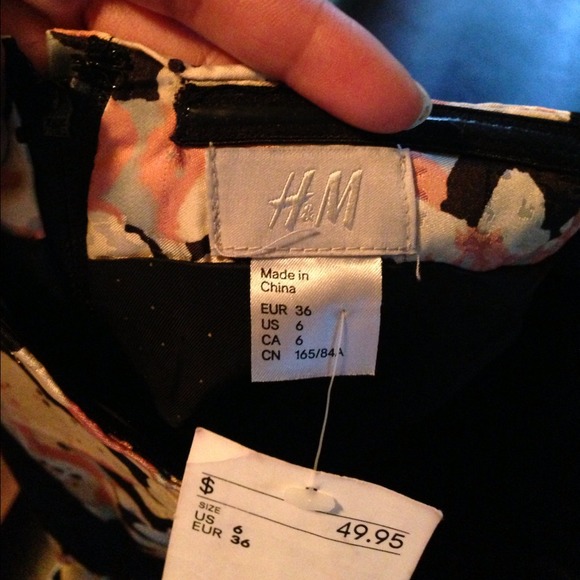 Sold!!! H&M Dress NWT Floral Print - Picture 3 of 3