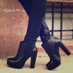 ✨FLASH SALE PRICE!🌟Steve Madden Saffronn