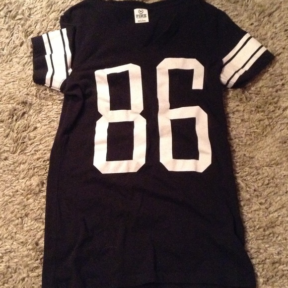 ✋TRADED! Victoria Secret VS Pink shirt