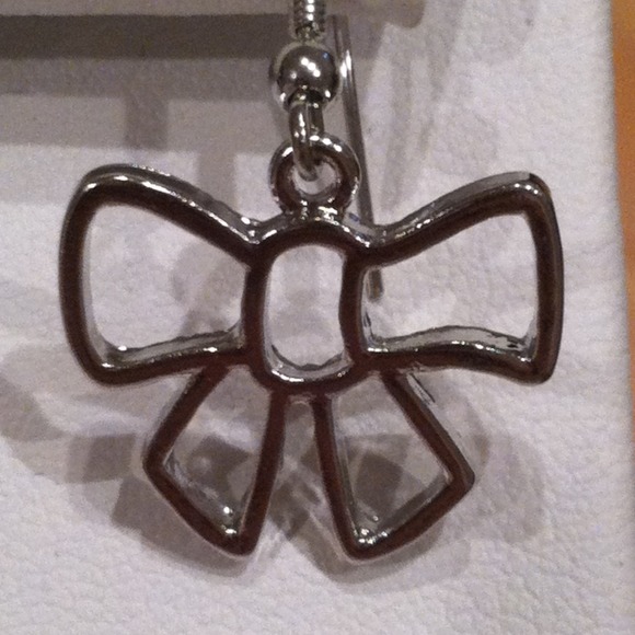 🎉HP🎉 NWOT Silver Tone Open Bow Earrings - Picture 2 of 2
