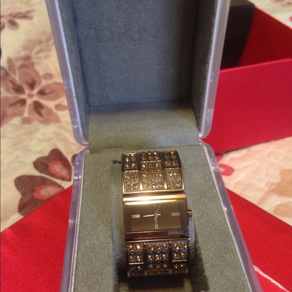 Sold!!! DKNY Crystal Watch - Picture 3 of 4