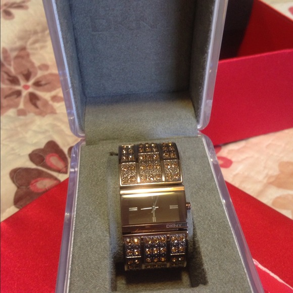 Sold!!! DKNY Crystal Watch - Picture 4 of 4
