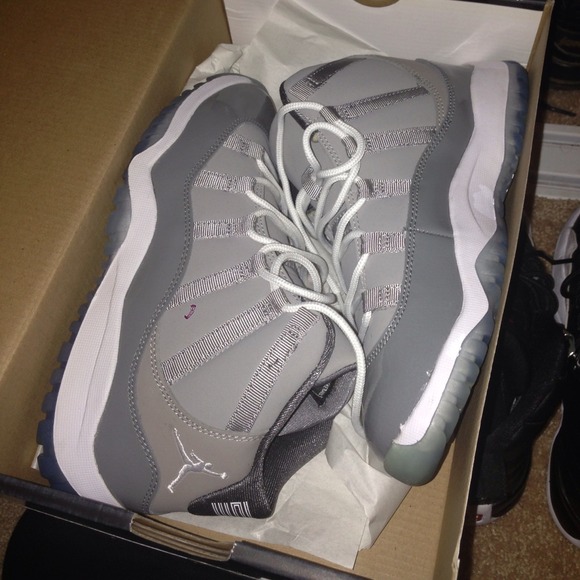 Cool grey 11s size 3y - Picture 3 of 3