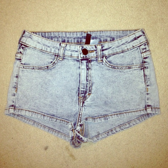 ❌SOLD❌High-Waisted Acid Wash Denim Shorts