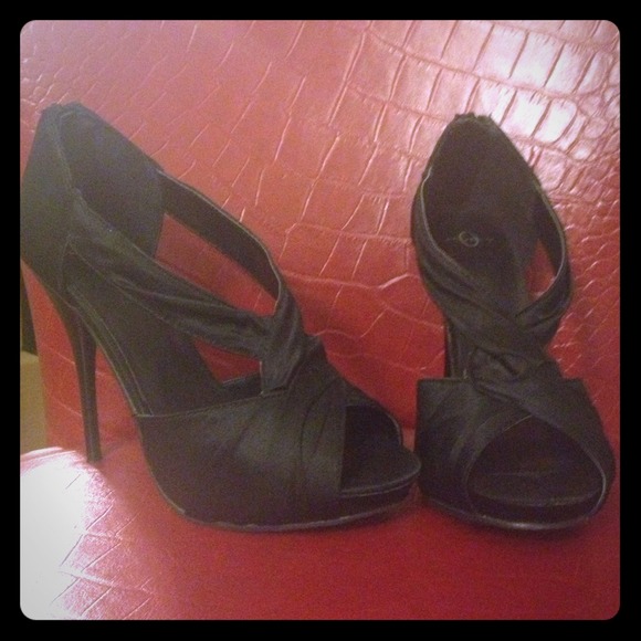 Super sleek sexy heels!
