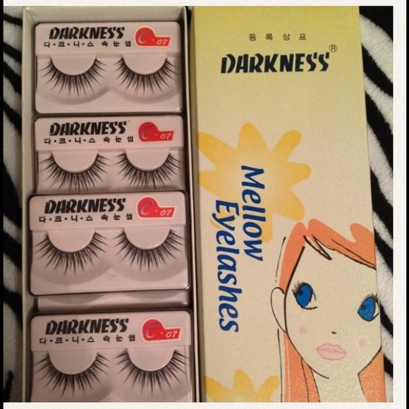 ⛔Sold⛔Lashes 4 for $6