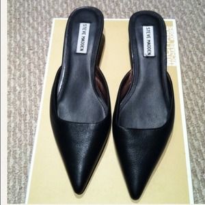 💢SOLD💢 Steve Madden Leather slip ons