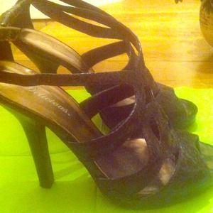Delicious Black Heels *price just lowered!!*