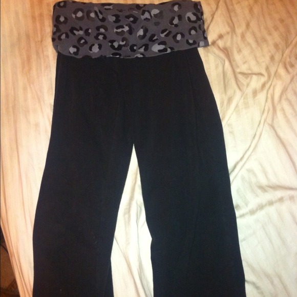 Black , leopard bling crop yoga pant. - Picture 2 of 4