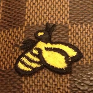 Bee on zippy wallet