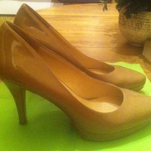 👠 Nine West Nude Pumps! 👠