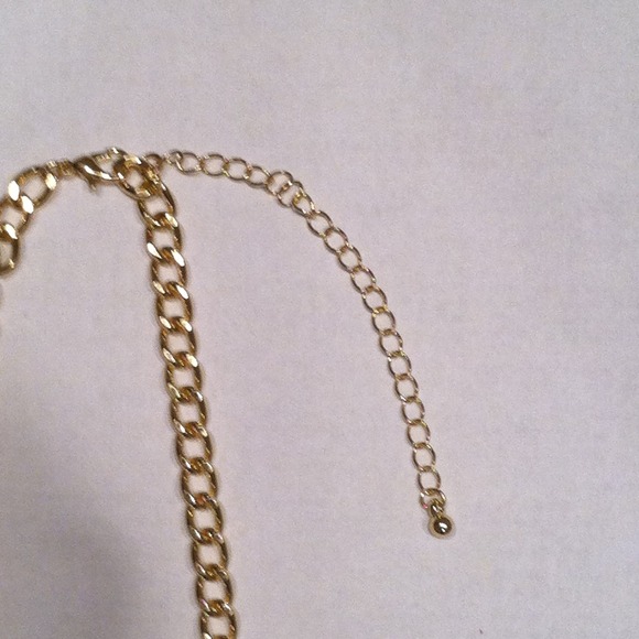 🎀 Gold Tone Open Bow Necklace - Picture 3 of 3