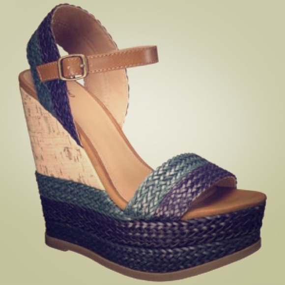 Pemella Demi Wedge with Patterned Bottom