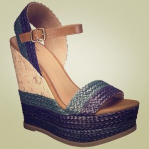 Pemella Demi Wedge with Patterned Bottom