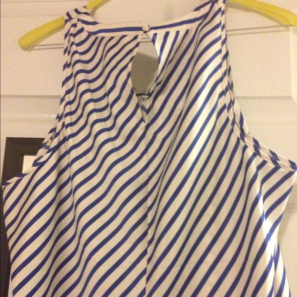 Sleeveless Stripped Top - Picture 3 of 4
