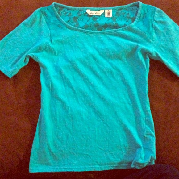 🔥FLASH SALE🔥✨Teal shirt with lace✨