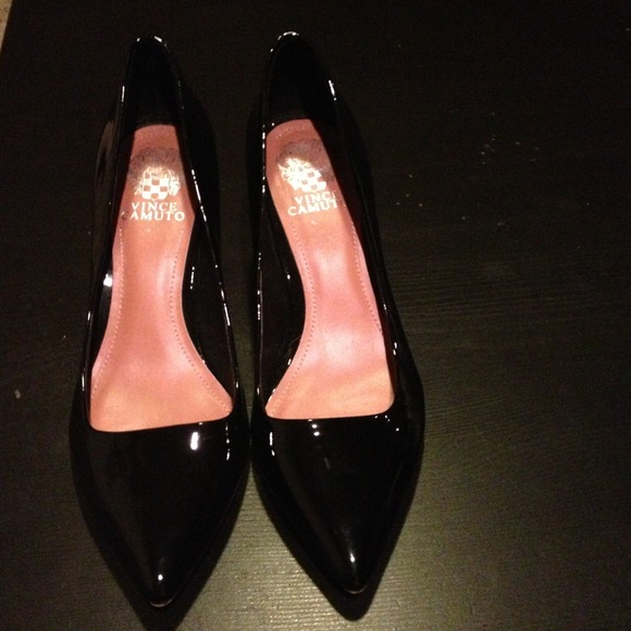 ❌SOLD❌Vince Camuto Classy shiny black heels