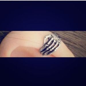 Skeleton Hand Ear Cuff