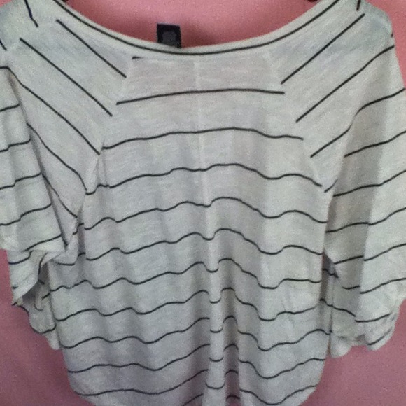 Crop top - Picture 2 of 2