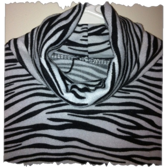 Zebra turtleneck! - Picture 2 of 2