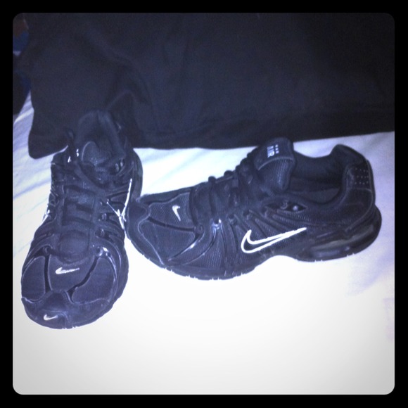 Black and white Nike  max air