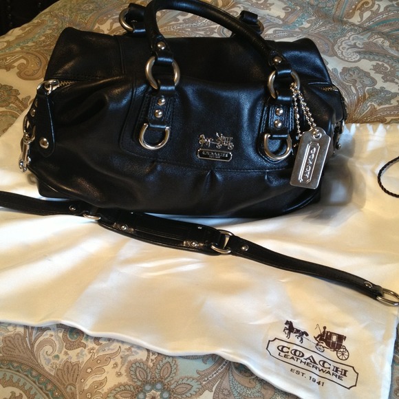 AUTHENTIC COACH SATCHEL. SERIOUS INQUIRIES ONLY!!
