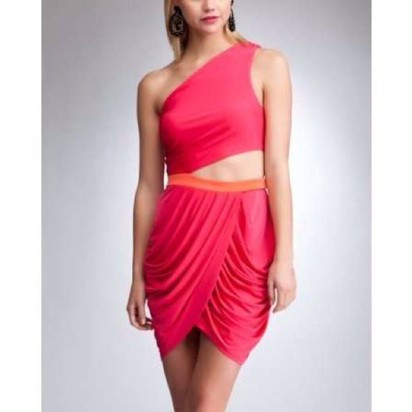 😍Bebe Mazzy dress📢