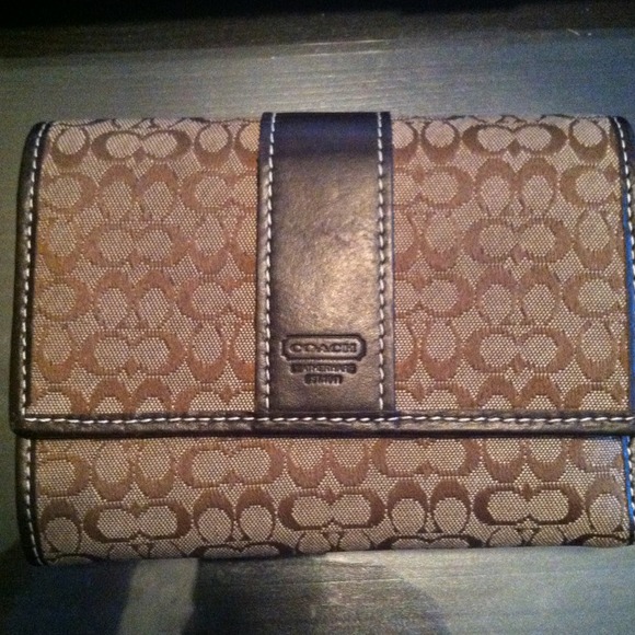 Authentic Coach signature wallet in brown.