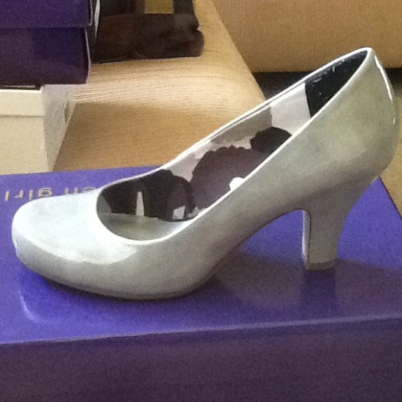 Madden girl grey pump