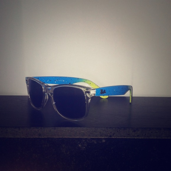 100% Authentic Ray-Ban Wayfarer Sunglasses ?