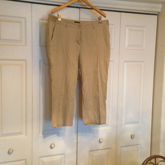 Khaki capris