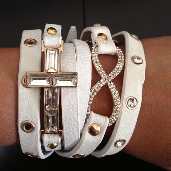Jewelry - 🎉Sale🎉Bundled Set of 2 Bracelets