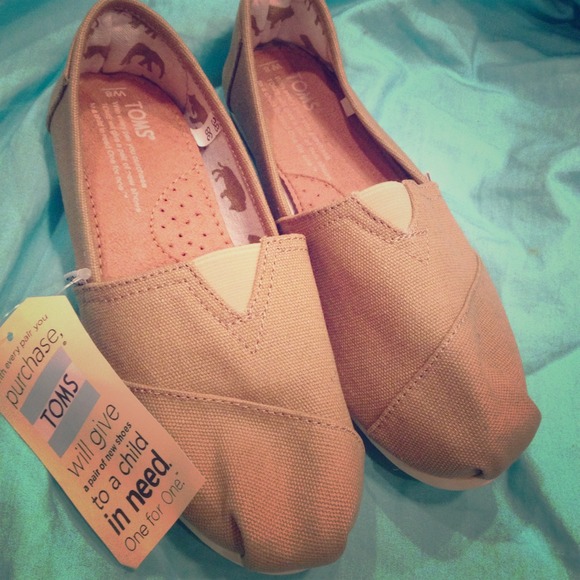 Women's TOMS